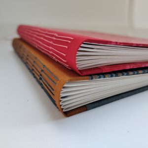 GILDE book, longstitch, red with flowers - Afbeelding 2