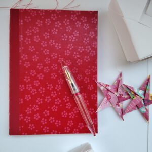 GILDE book, longstitch, red with flowers